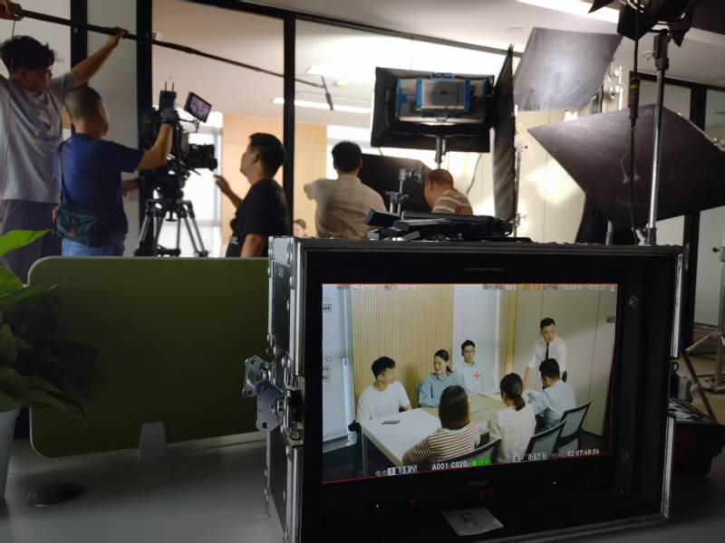 江口县TVC拍摄公司：科技产品视觉化大师，诠释未来感与功能美学